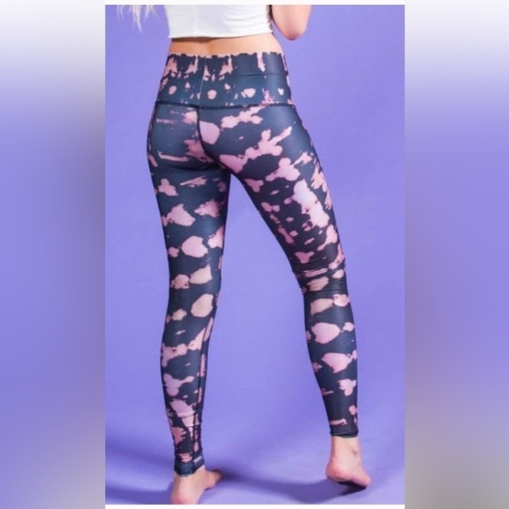 Teeki Cusco Rambler hot pants, size XS excellent condition pink, black